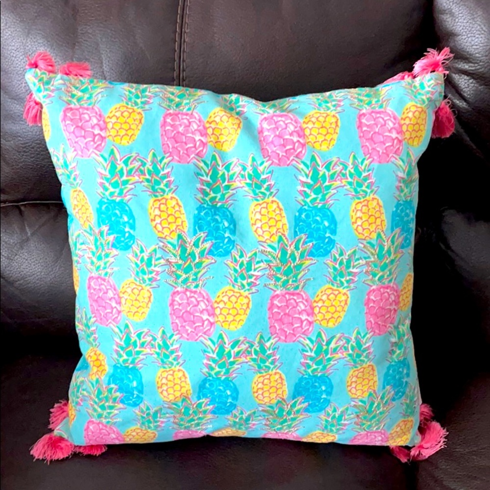 Simply Southern pineapple tassel pillow